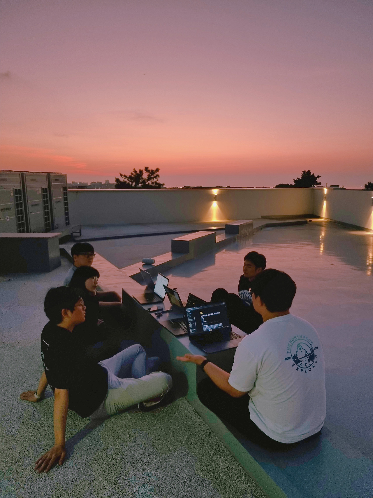 해커톤 회의 중